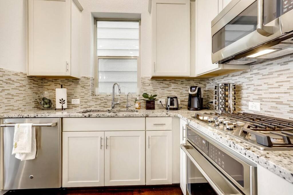 Gorgeous 4 Bed Home On St Mary'S - Minutes To Riverwalk/Pearl San Antonio Esterno foto